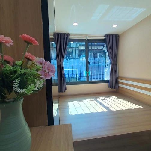 Tầng 3 ngay mặt phố Nguyên Hồng gần Huỳnh Thúc Kháng 70m có 2phòng ngủ