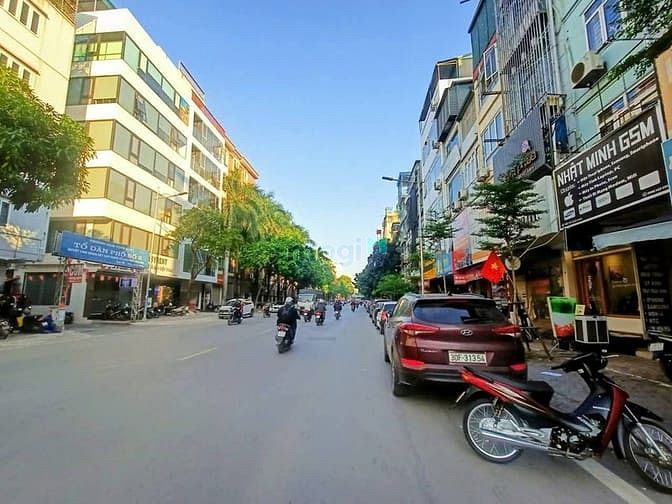 Bán tòa nhà kính Trần Quốc Hoàn