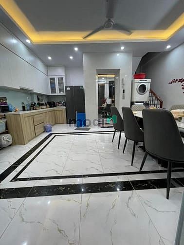 Bán gấp nhà đẹp Trương Định - Thang Máy