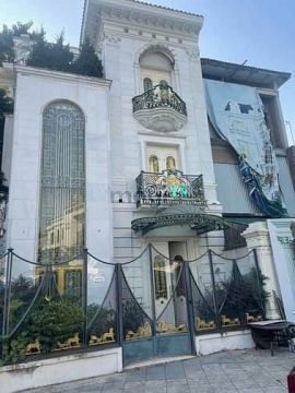 Cần bán gấp biệt thự Thành phố Giao lưu - Thang Máy