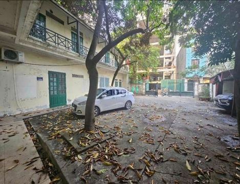 Nhà đất đẹp phố Bùi Huy Bích, DT 400 m2, MT rộng 22 m, vị trí đắc địa!