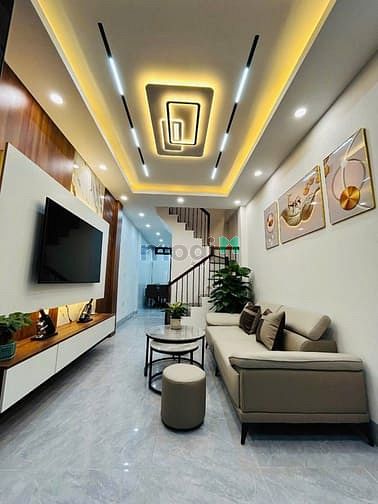 Bán Gấp Nhà Cầu Giấy - Hơn 8tỷ - Full Nội thất - Ô tô tránh - Mặt tiền