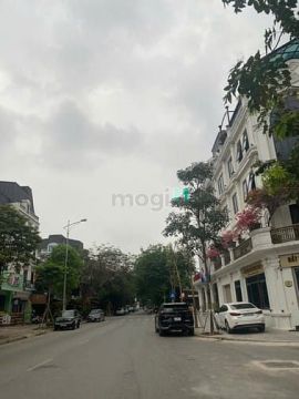 Bán Liền kề Văn Phú-Hà Đông giá chỉ bằng căn thổ cư trong ngõ nội đô