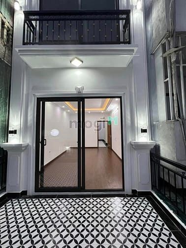 Bán nhà đầu ngõ Hàng Bún, giá 15.5 tỷ, 30m2x4T, có sân
