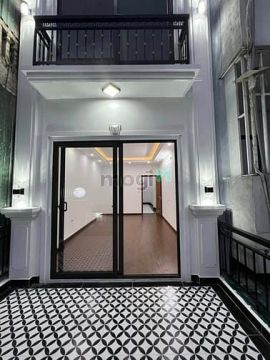 Bán nhà đầu ngõ Hàng Bún, giá 15.5 tỷ, 30m2x4T, có sân