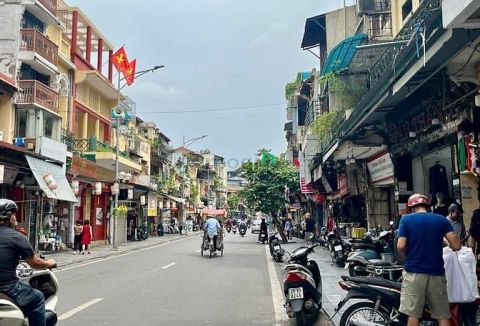 Cho thuê MB phố Hàng Ngang -DT 200m2 x 3 tầng -MT 7m
