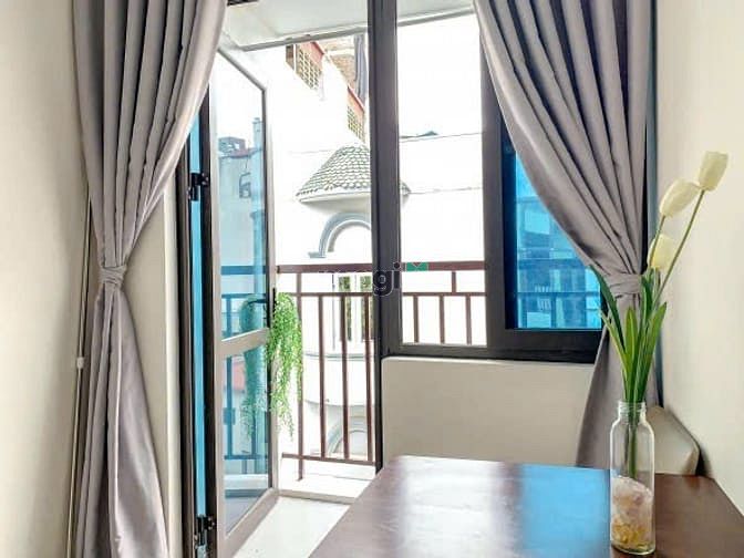 Cho thuê nhà phố Đoàn Trần Nghiệp - DT 90m2 x 2,5 tầng -MT 8m