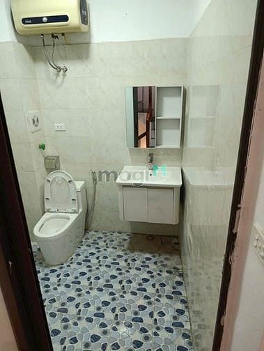 Tôi cho thuê nhà Đội Cấn, giá 12 triệu, 90m2, sân cổng, ở luôn