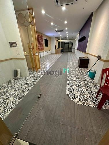 Cho thuê nhà mặt phố Vũ Phạm Hàm, DT 100m2x2 tầng, MT 5.5m, Giá 90tr