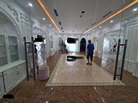 Cho thuê nhà mặt phố Nguyễn Văn Huyên, DT 68m2x6 tầng, MT 5.7m, Giá 65