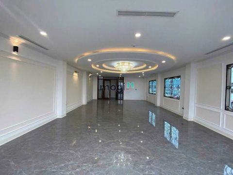 Cho thuê nhà mặt phố Trung Kính, DT 135m2x9 tầng, MT 6.5m, Giá 195tr