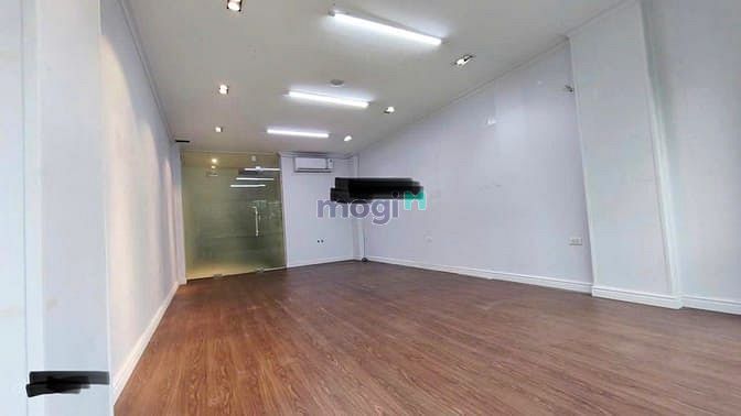 Cho thuê nhà mặt phố Khúc Thừa Dụ, DT 46m2x3 tầng, MT 4.3m, giá 38tr