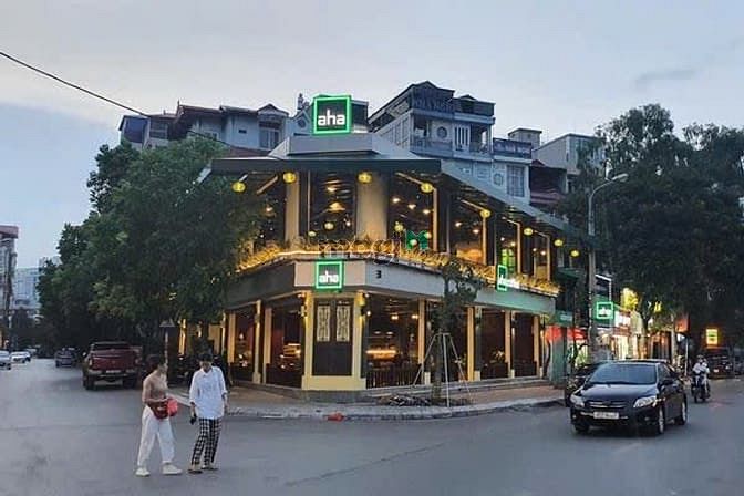 Cho thuê nhà lô góc mặt phố Đường Thành, DT 200m2x2 tầng, MT 25m