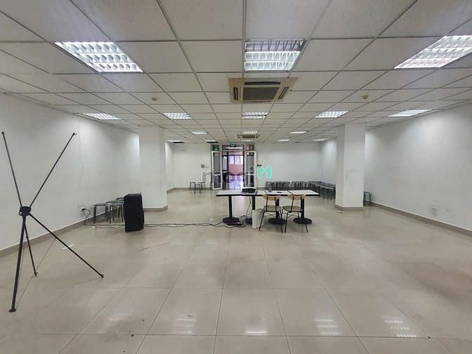 Cho thuê nhà mặt phố Đoàn Trần Nghiệp, DT 250m2x8 tầng+hầm, MT 10m