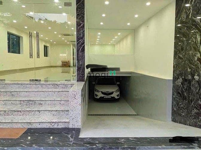 Cho thuê nhà mặt phố Trần Khát Chân, DT 150m2x5 tầng, MT 8m, giá 180tr