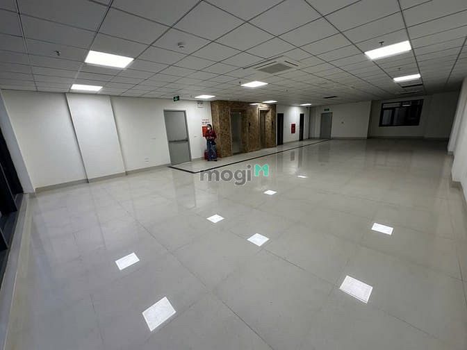 Cho thuê nhà mặt phố Trần Khát Chân, DT 200m2x2t+ hầm, MT 8m nở hậu