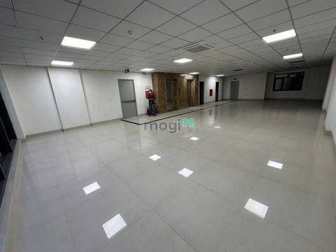 Cho thuê nhà mặt phố Trần Khát Chân, DT 200m2x2t+ hầm, MT 8m nở hậu