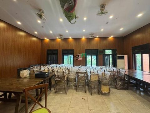 Cho thuê nhà mặt phố Nguyễn Đình Chiểu, DT 200m2x3t, MT 10m, Giá 160tr
