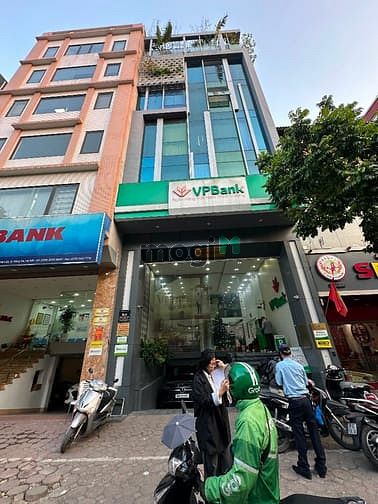 Cho thuê nhà mặt phố Trần Xuân Soạn, DT 180m2x2 tầng, MT 7.5m, Giá 120