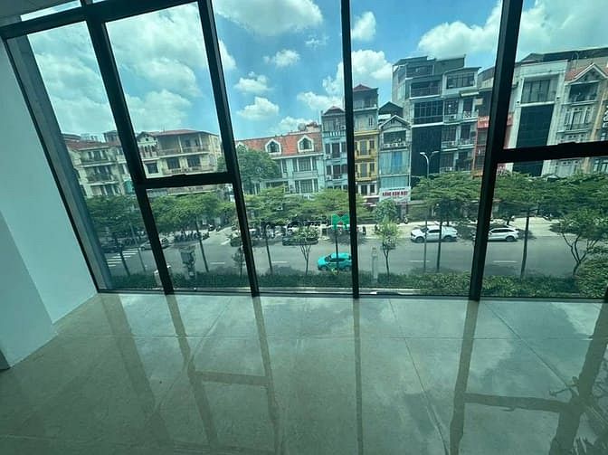 Cho thuê mặt bàng kinh doanh phố Đào Tấn.