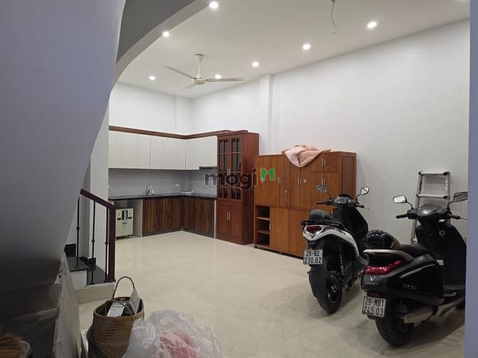Cho thuê nhà nguyên căn ngõ 132 đường Cầu Giấy