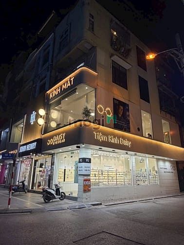Cho thuê nhà lô góc mặt phố Chùa Bộc. DT 60m2x4 tầng, MT 6m. Giá:79tr