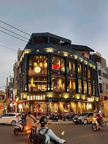 Cho thuê nhà mặt phố Nguyễn Đình Chiểu DTSD 1800m, MT 20m, Giá:600tr