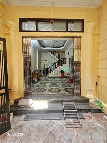 Cho thuê nhà nguyên căn ở Đê La Thành. - Nhà 4.5 tầng .