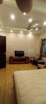 Cho thuê nhà 5 tầng, ngõ 766 La Thành, Giảng Võ.