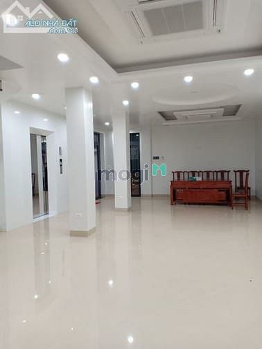 Cho thuê nhà ngõ 133 hoa bằng 55m x5T ô tô đỗ cửa