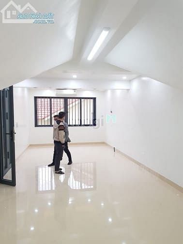 Cho thuê nhà ngõ 199 hồ tùng mậu 130m x 7T thang máy