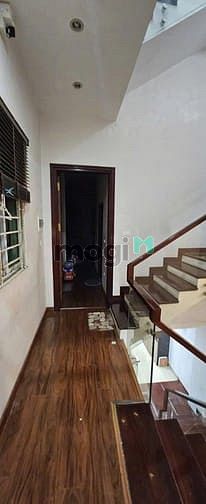 Cho thuê nhà mặt phố mai dịch 120m x5T ô tô đỗ cửa