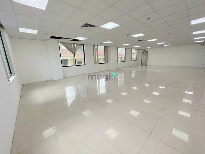 Chính chủ cho thuê tòa nhà Phạm Văn Đồng 300mx8 tầng mặt tiền 8m