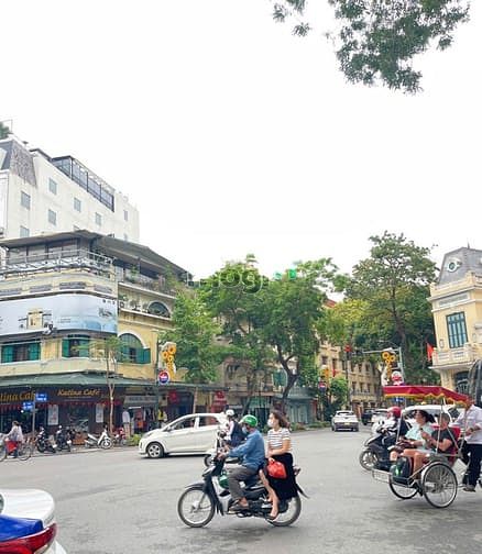 nhà mặt phố vị trí đắc địa, phù hợp mọi loại hình kinh doanh