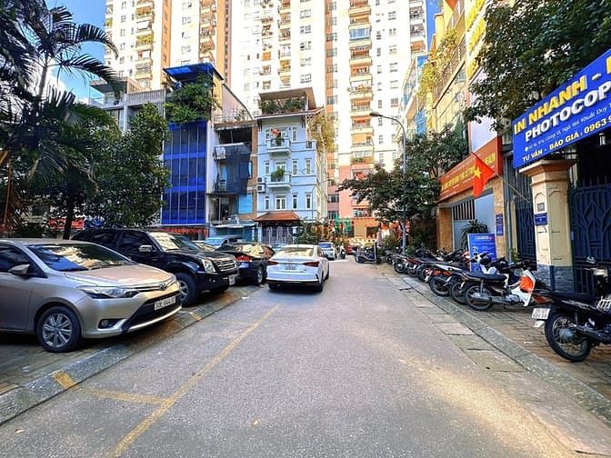 Cho thuê nhà liền kề VOV Mễ Trì. Dt 90m2x5 tầng, mt 5m, 35tr /th
