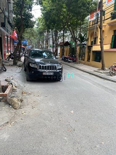 Cho thuê nhà Kinh Doanh, ô Tô tránh tại Trung Kính, 55m, 4T, Mt4, 22tr
