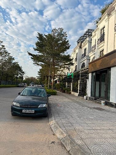 Cho thuê Biệt Thự Nguyễn Xiển dt 150m x5t Thông sàn, Thang Máy.