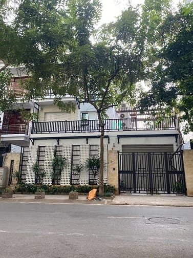 cho thuê Biệt thự 214 Nguyễn Xiển, DT 170m x4T, mt 10m. 40tr/th