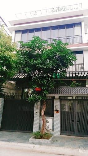 Cho thuê nhà Biệt Thự Trung Văn Vinaconex, dt 180m,4t +1 hầm, giá 50tr