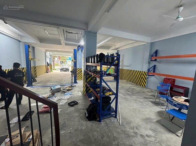 Cho thuê nhà MP Văn Phú, Hà Đông 185m2, 4 tầng, MT 9m, giá 50tr