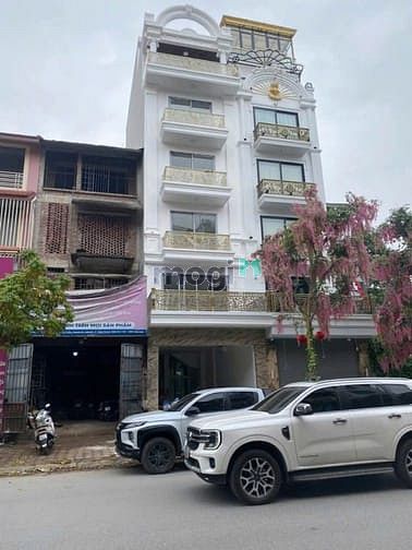 Cho thuê nhà mặt phố Yên Xá. DT 100m2, 7 tầng, thang máy, giá 45tr