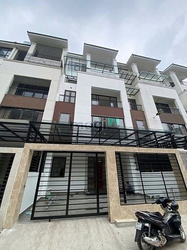 Cho thuê nhà liền kề Hoàng Thành, Mỗ Lao. DT 150m², 5 tầng, thang máy