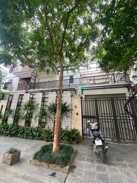 Cho thuê biệt thự KĐT mễ Trì Hạ 220m2, 4 tầng, MT 10m, đh, nl đầy đủ