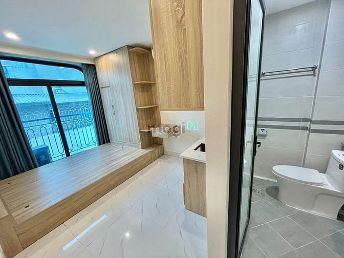 Cho thuê căn hộ 2PN Lạc long quân ven Hồ tây , full nội thất, ở ngay
