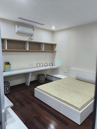 Căn hộ Royal City tòa R5 đang cho thuê với giá 25tr/m2, có slot ôtô