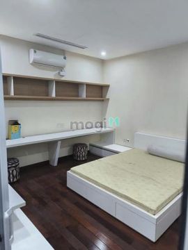 Căn hộ Royal City tòa R5 đang cho thuê với giá 25tr/m2, có slot ôtô
