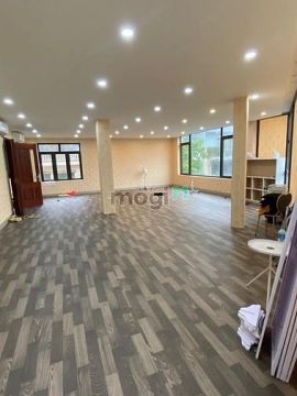 Cho thuê văn phòng Hồng Tiến 200m2-16 tr lô góc ngõ thông ô tô tránh