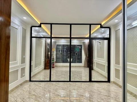 Cho thuê nhà Trần Quốc Hoàn DT 120m2 làm văn phòng giá 18tr/th