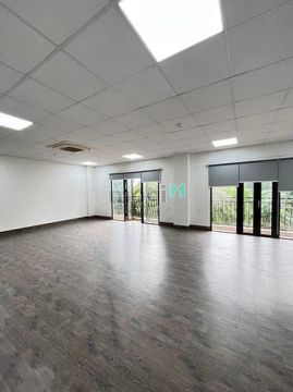 Cho thuê tòa Nhà phố Nguyễn Văn Huyên, Mt 8m, KD đỉnh