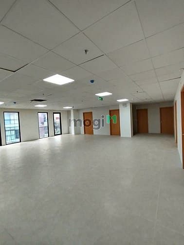 Cho thuê MBKD tầng 1,2 chân đế tòa nhà văn phòng tại Cầu Giấy